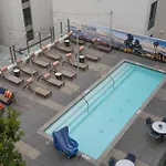 Luxury Penthouse 2-Br - With Pool & Gym Access