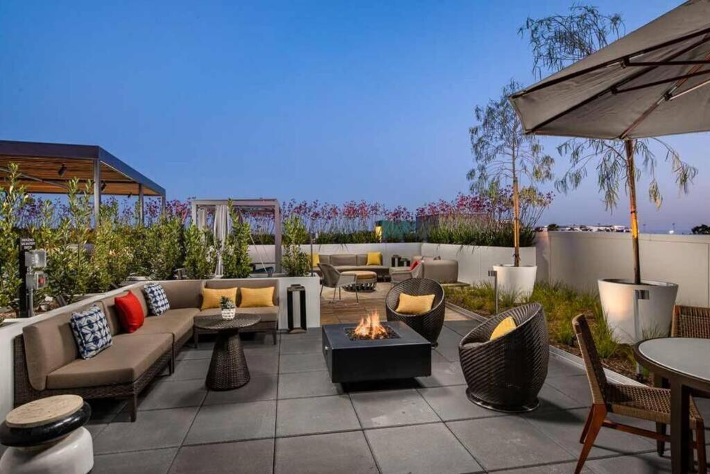 Apartment Luxury Penthouse 2-br - With Pool & Gym Access