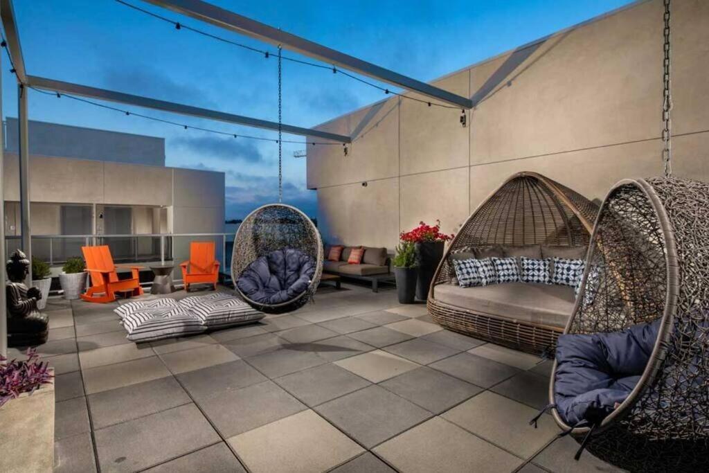 Luxury Penthouse 2-br - With Pool & Gym Access * Los Angeles