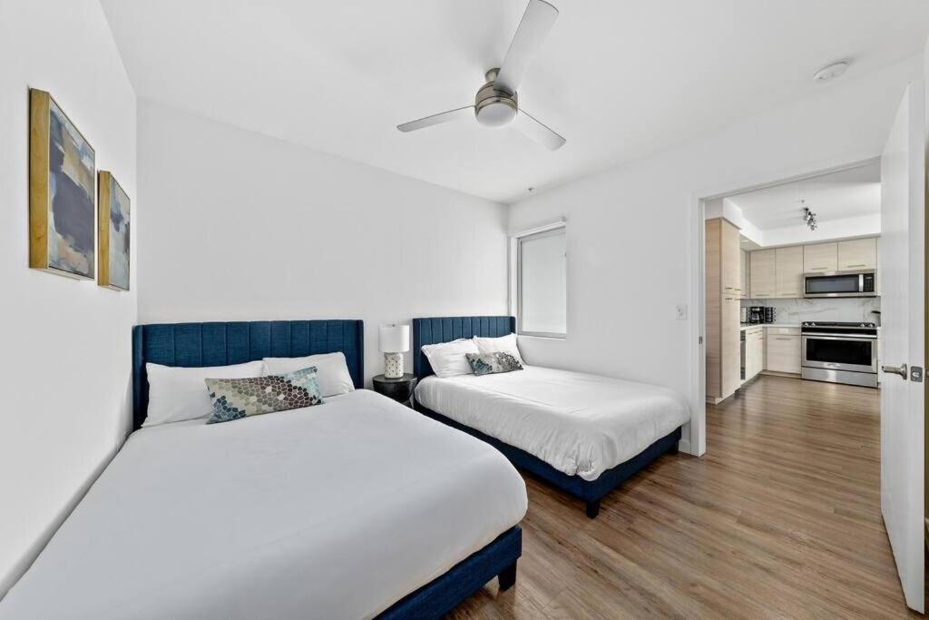 Luxury Penthouse 2-br - With Pool & Gym Access