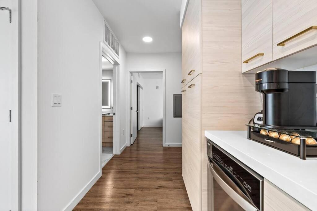 Apartment Luxury Penthouse 2-br - With Pool & Gym Access