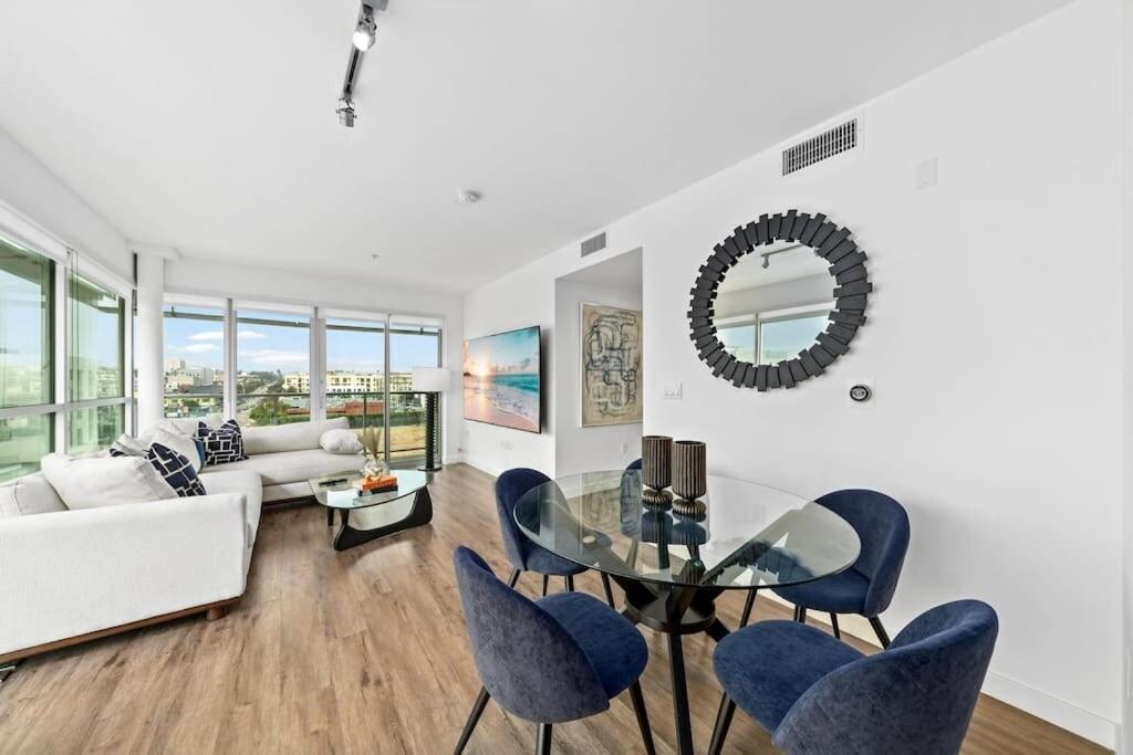 Luxury Penthouse 2-br - With Pool & Gym Access Apartment Los Angeles