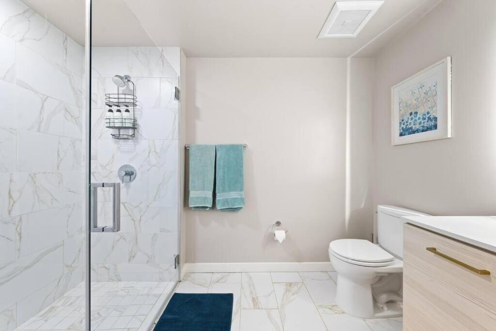 Luxury Penthouse 2-br - With Pool & Gym Access Los Angeles
