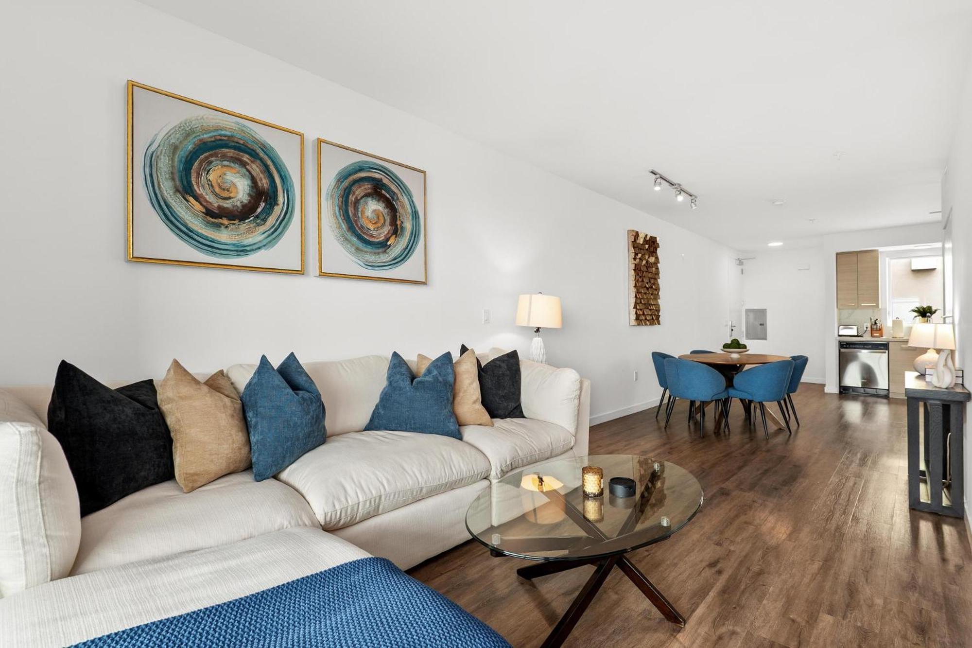 Apartment Luxury Penthouse 2-br - With Pool & Gym Access Los Angeles